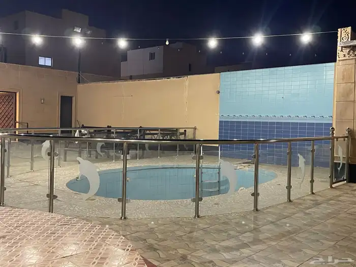 درابزين مسبح مع الزجاج وسلم مسبح 1
