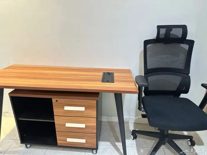 طاوله مع كرسي مكتبي 2