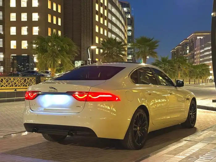 جاكوار XF 2018 13