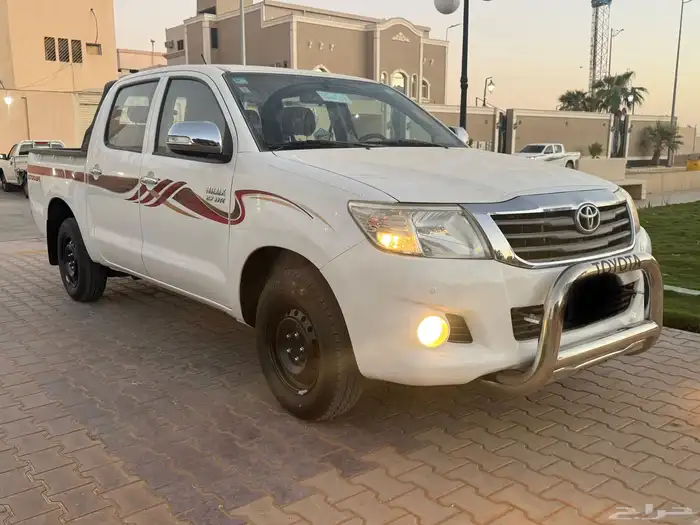 تويوتا هايلوكس 2013 GLX غمارتين مخزنه شبه جديده 3