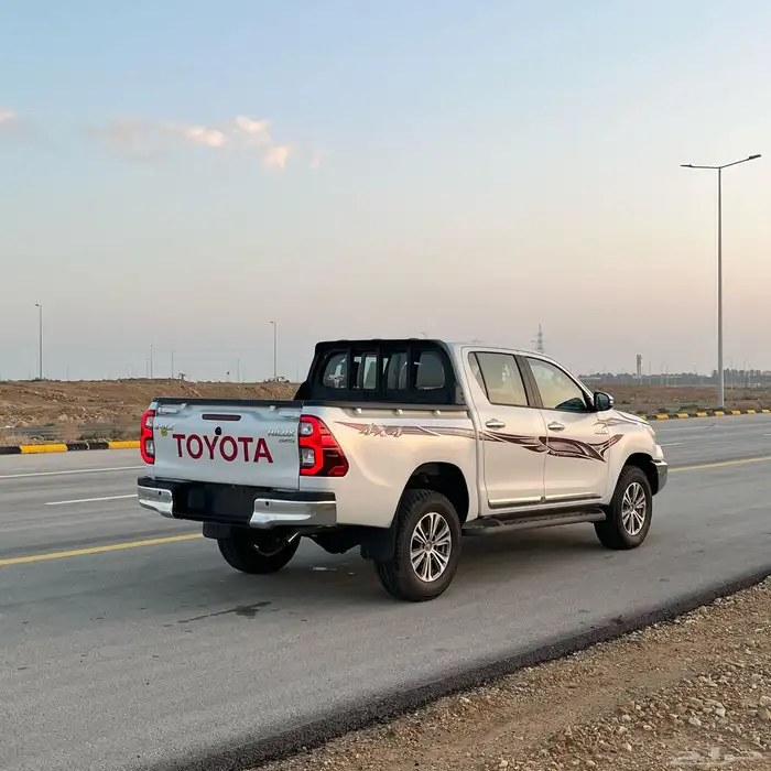 تويوتا هايلوكس غمارتين بنزين S-GLX فل كامل بنزين 4