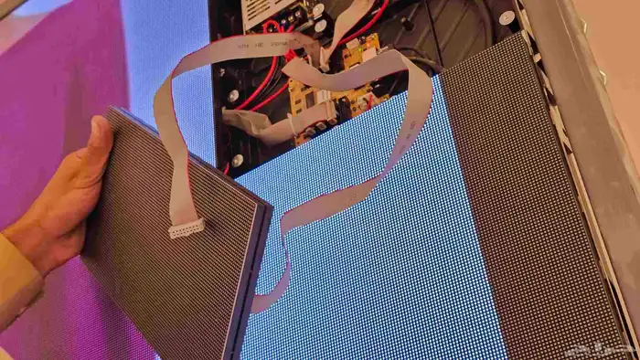 بيع وتأجير شاشات داخلية وخارجية P2.5-P1.9P-3.9-p2.6 3