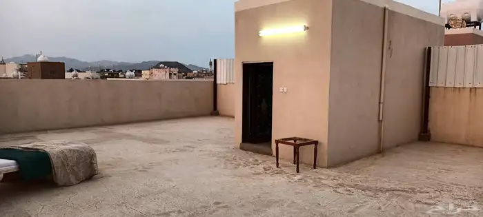 دور بحوش مبلط ومسبح للبيع أو للإيجار في الكدرة مقابل الباخرة 42