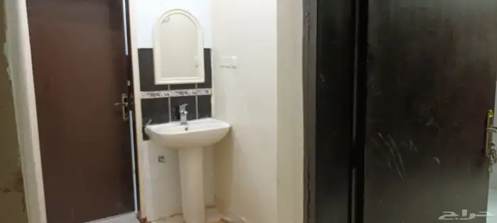 دور بحوش مبلط ومسبح للبيع أو للإيجار في الكدرة مقابل الباخرة 25