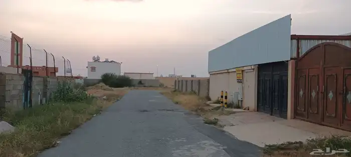 دور بحوش مبلط ومسبح للبيع أو للإيجار في الكدرة مقابل الباخرة 35