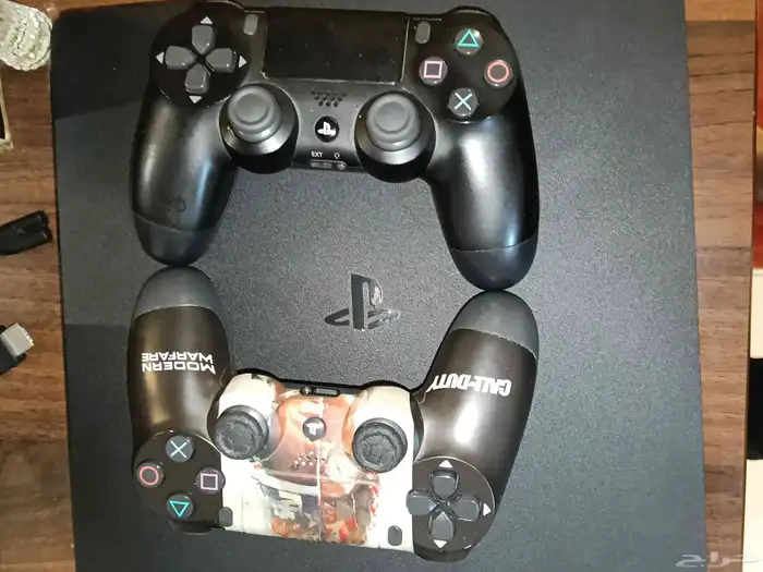 جهاز ps4 سليم معاه يدين والاشرطه معاه512 جيجا ب 900 ريال 5