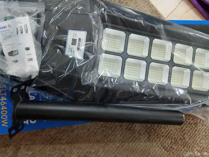 إنارة اضاءه كشاف ضخمه 46الفW على الطاقه الشمسيه ضمان سنه 0