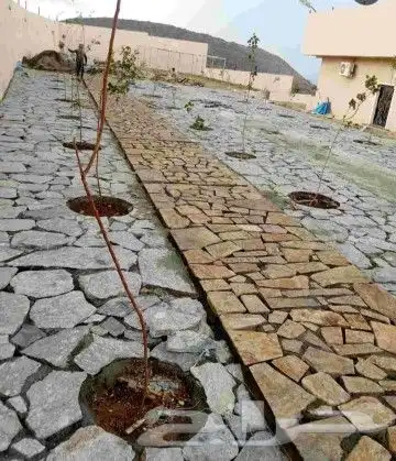 بنا حجر كبير بوكلين ومعلم حجر صغير 1