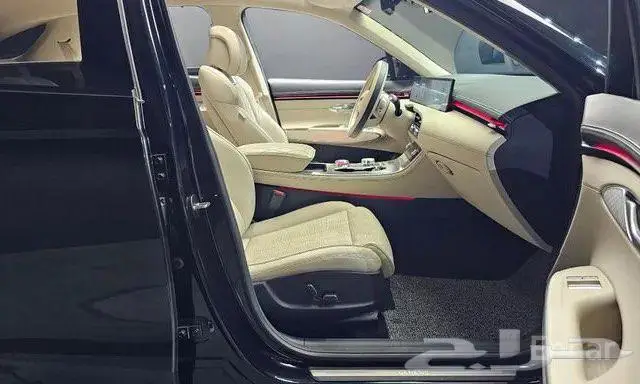 جيب جنسس GV 70 اسود 9