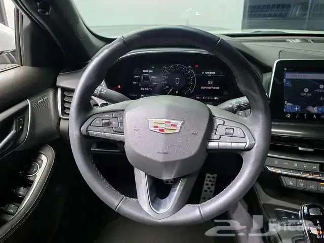 كاديلاك CT5 موديل 2022 8