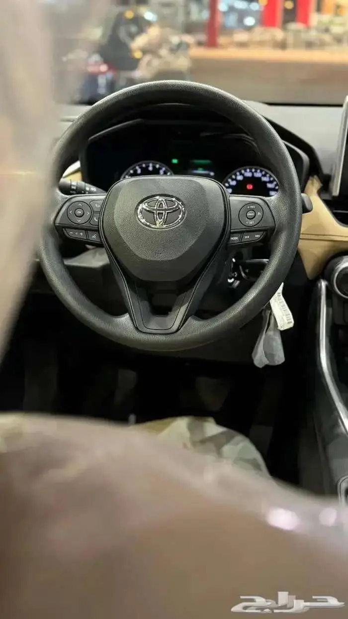 تويوتا راف فور LE بنزين دفع رباعي 2025 1