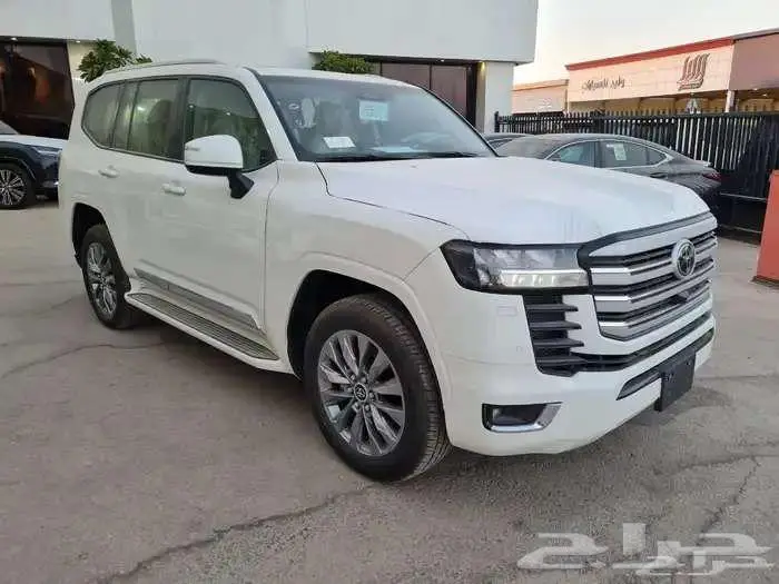 تويوتا لاندكروزر GXR4 بنزين 2025 سعودي 1