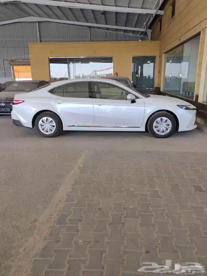 كامري E ستاندر طيس بنزين (الدفعة الأخيرة) 2025 لدى الحسن 3