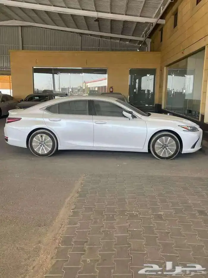 لكزس ES 300 فئة AH هايبرد خليجي 2024 متوفر الحسن 3