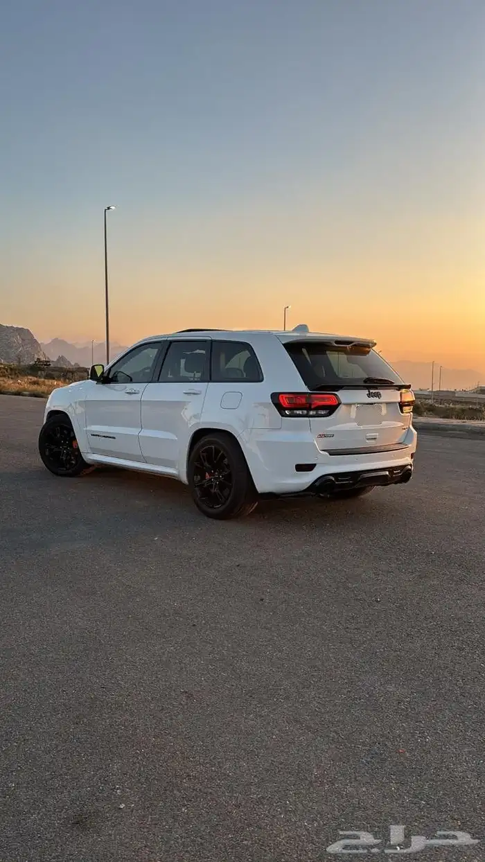 جراند شيروكي SRT بلاك اديشن 2014 5
