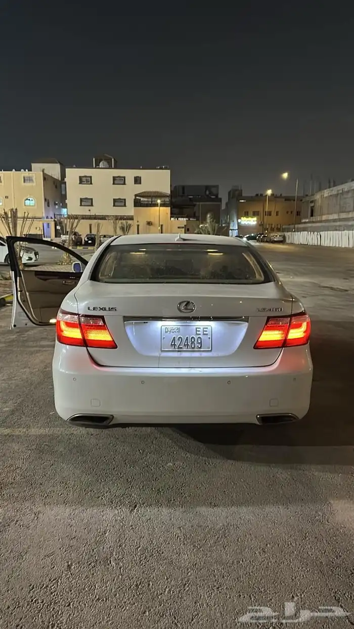 لكزس LSلوحات دبي 4