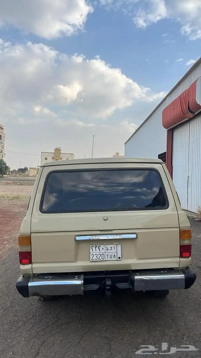 جيب صالون لاندكروزر نظيف 4