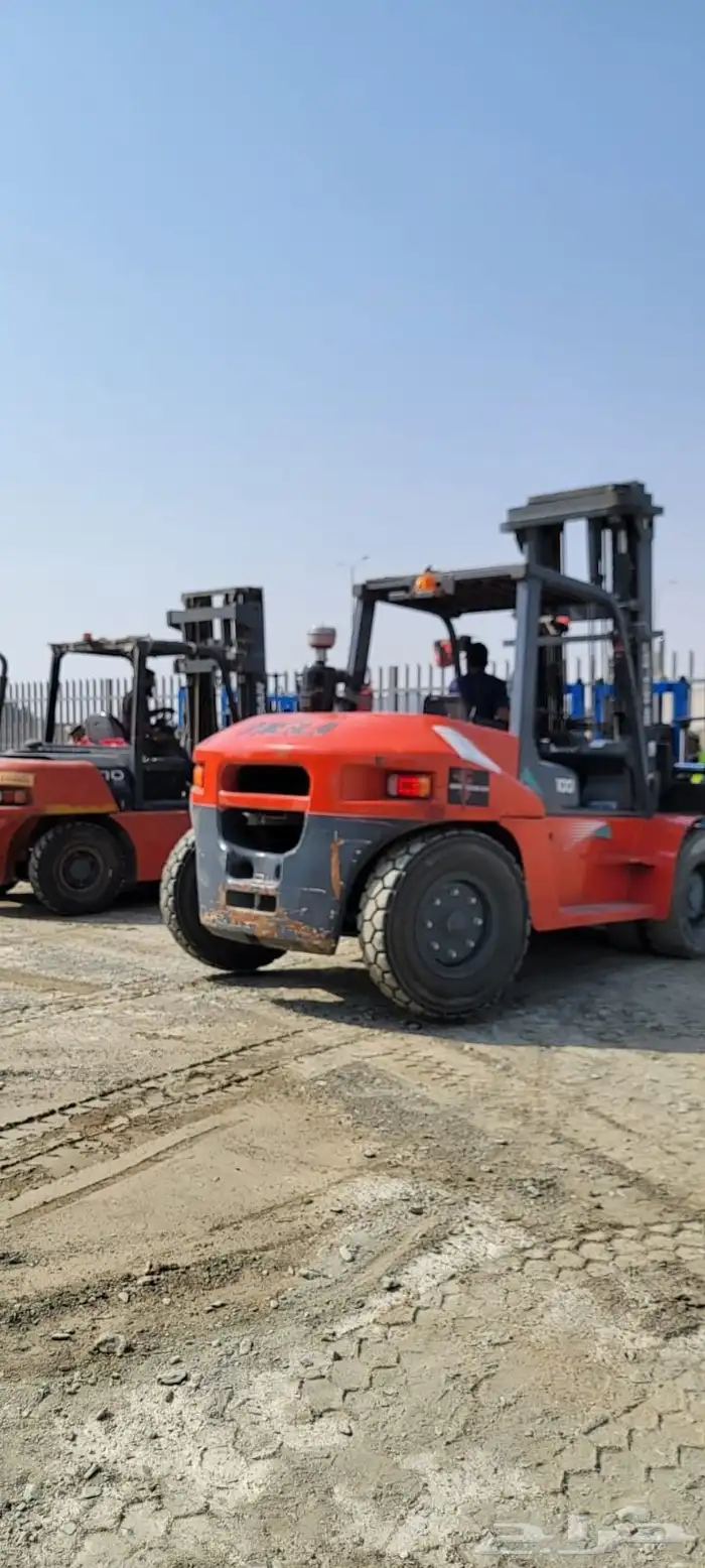 للايجار رافعات شوكية وسيزرات وكرينات جميع انواع المعدات 0