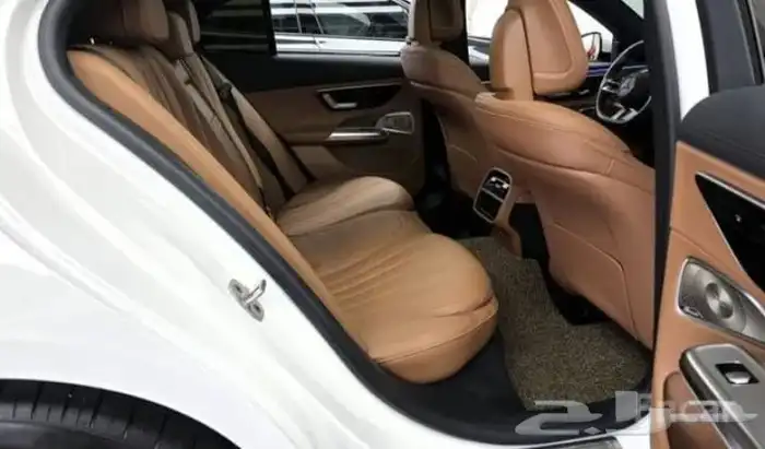 مرسيدس إيي 300 Benz E300 2025 12
