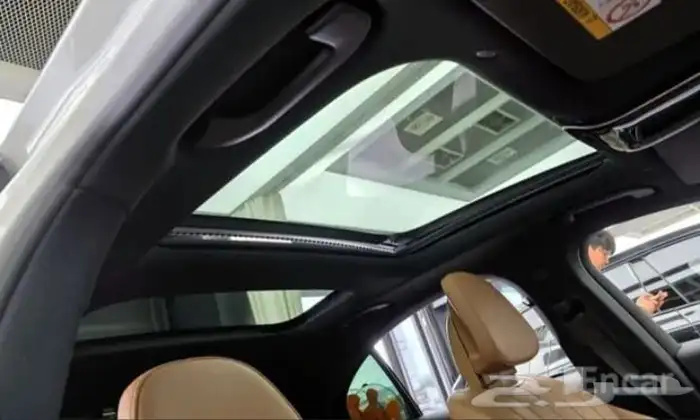 مرسيدس إيي 300 Benz E300 2025 13