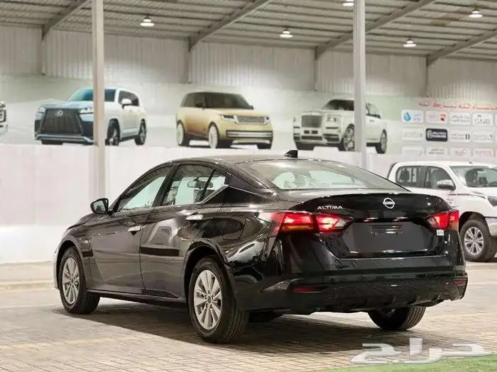 نيسان التيما نص فل واستندر لون اسود موديل 2025 13