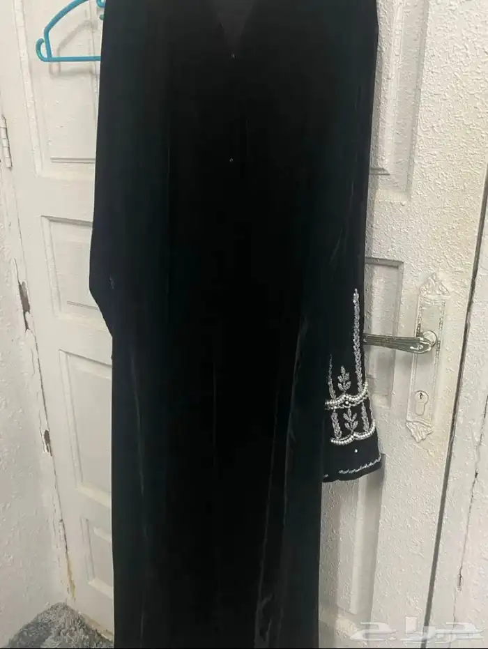 عباية مخمل اسود 1