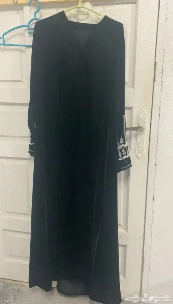 عباية مخمل اسود 0