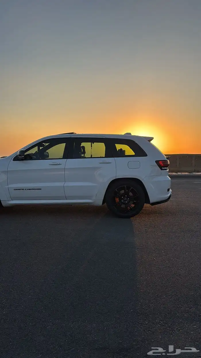 جراند شيروكي SRT بلاك اديشن 2014 3
