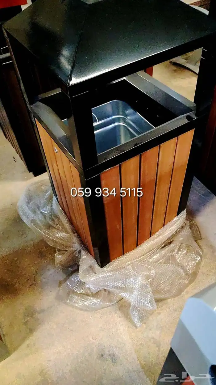 سلات مهملات مدرسة ملعب بادل حدائق كلية مشفى مول مقهى مطعم 9