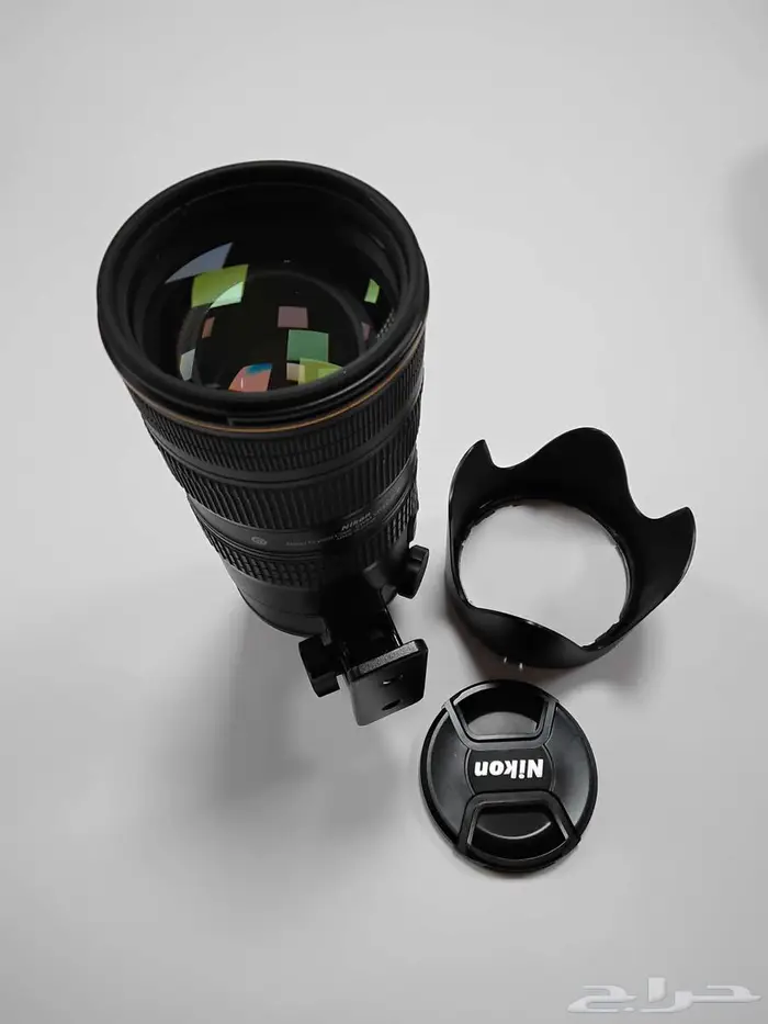 للبيع عدسه نيكون 70-200. Nikon lens 4