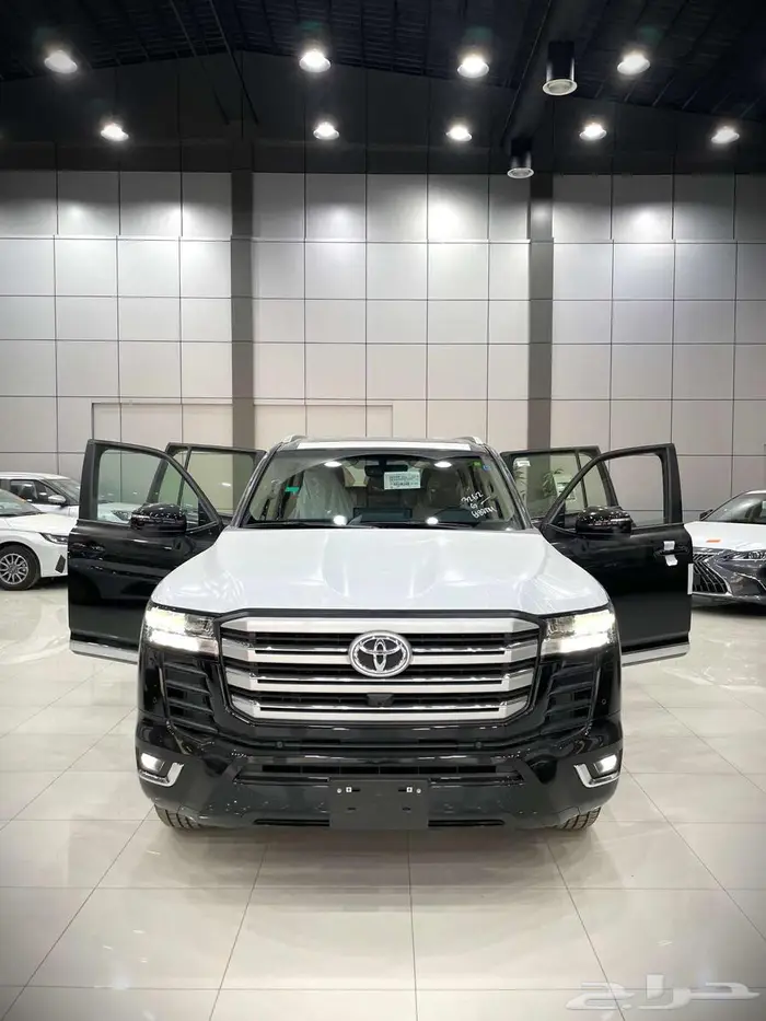 تويوتا لاندكروزر GXR L3 بنزين سعودي 2025 1