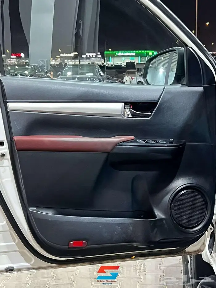 تويوتا هايلوكس 17