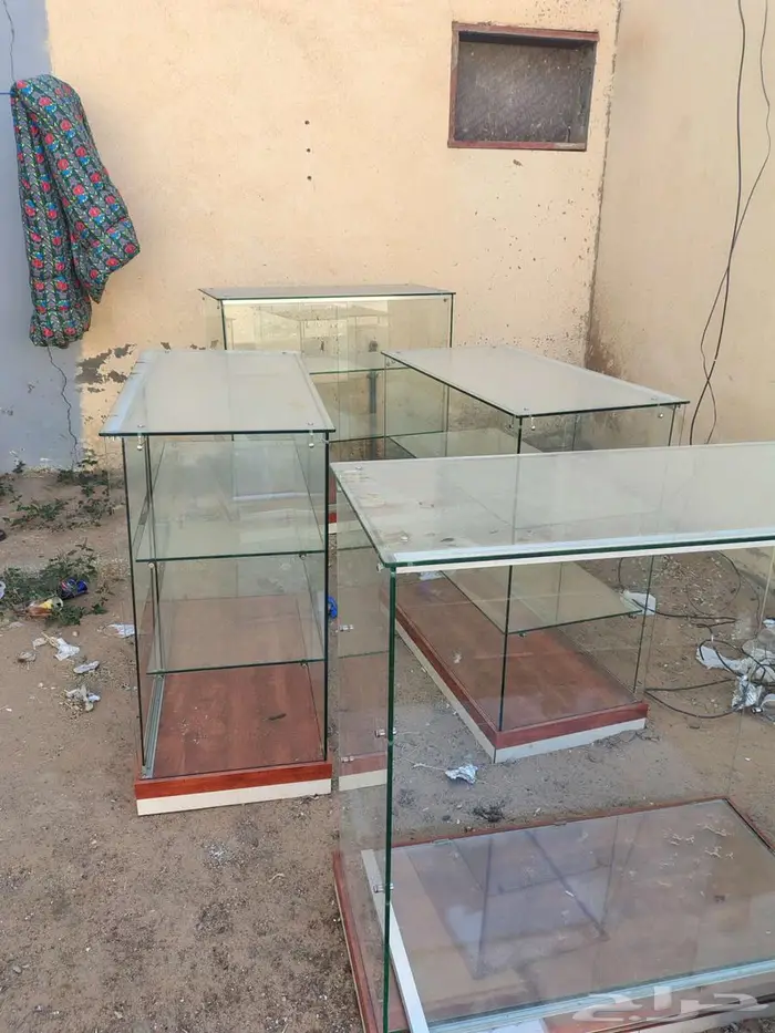 رفوف زجاج نظيف جدا  ولا اي مخش (شبة جديد) 0