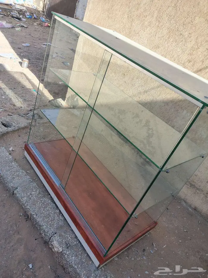 رفوف زجاج نظيف جدا  ولا اي مخش (شبة جديد) 1