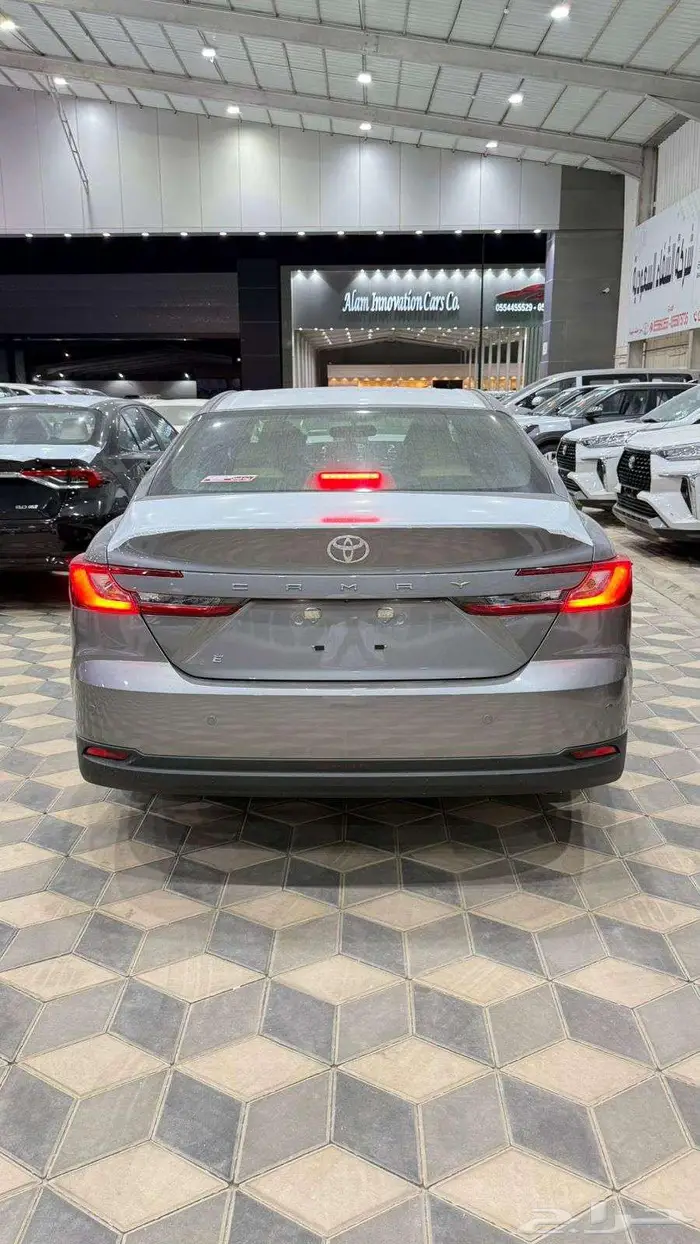 كامري اي بنزين رمادي 2025 3