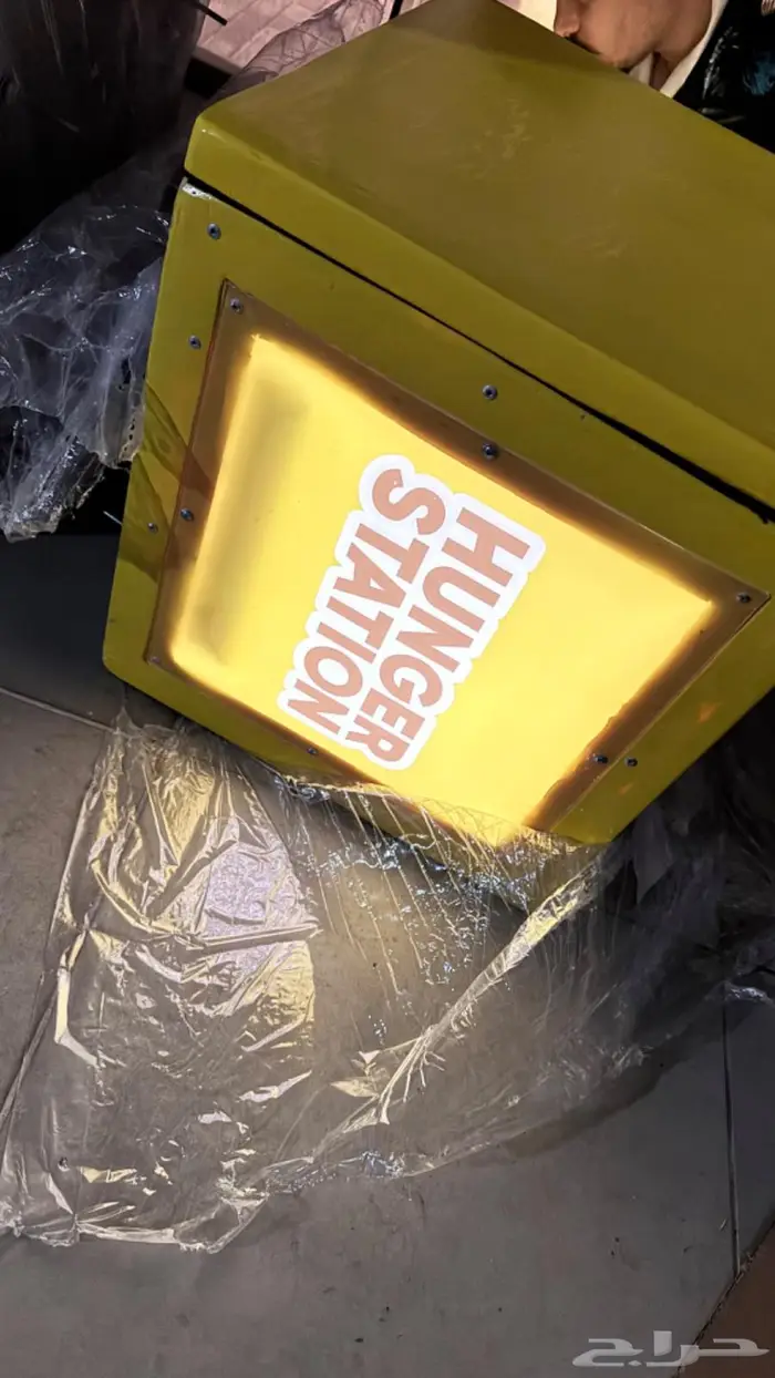 صناديق فايبر مضاءة هنقرستيشن HUNGER STAION مع التركيب 1