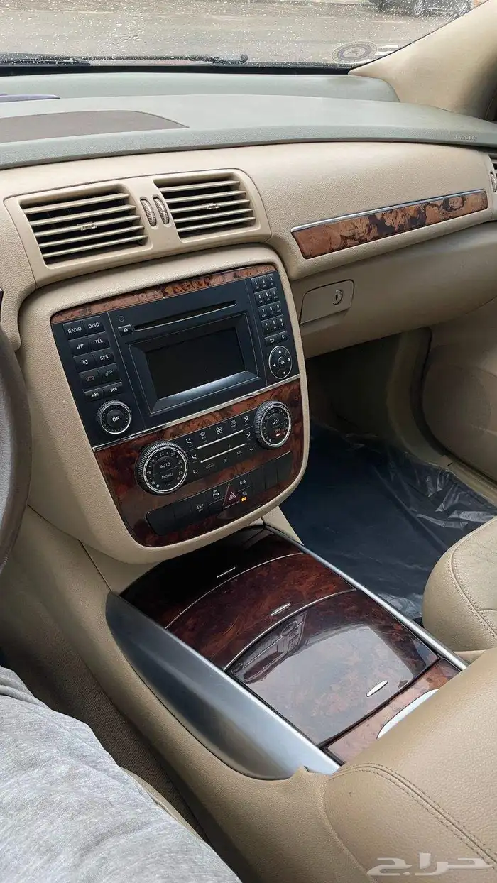 سياره مرسيدس 2009 r350. السياره عاوزه ماكينه 2