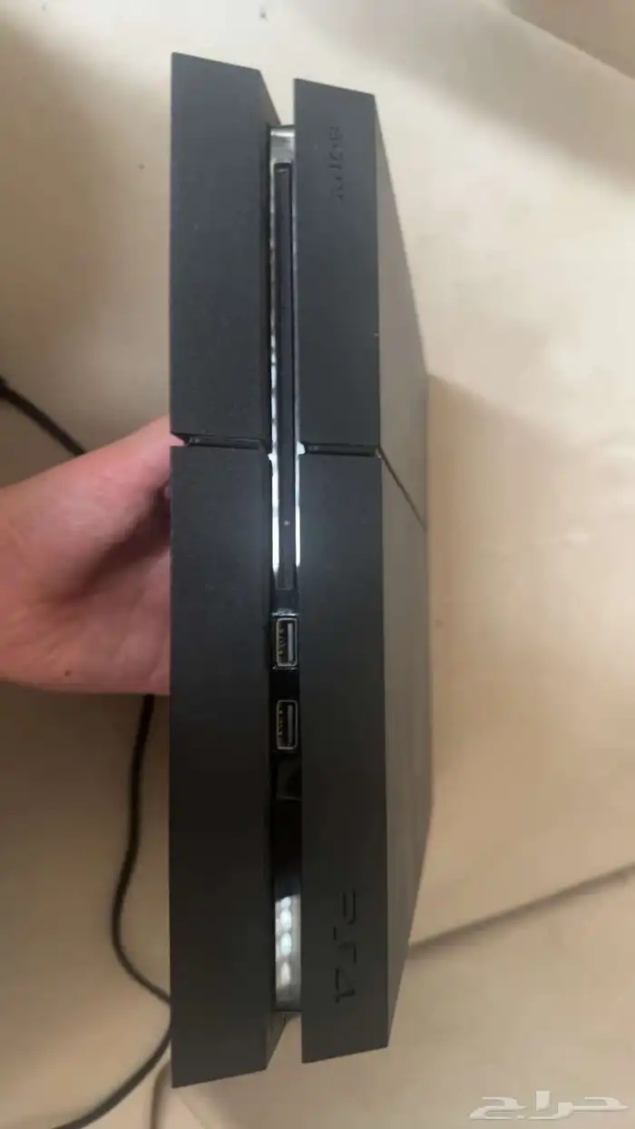 بلاستيشن 4 نضيف وعليه ضمان ماعجبك فلوسك ترجعلك 0