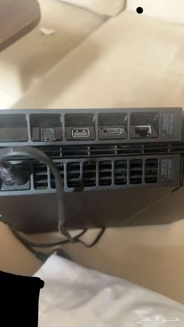 بلاستيشن 4 نضيف وعليه ضمان ماعجبك فلوسك ترجعلك 3