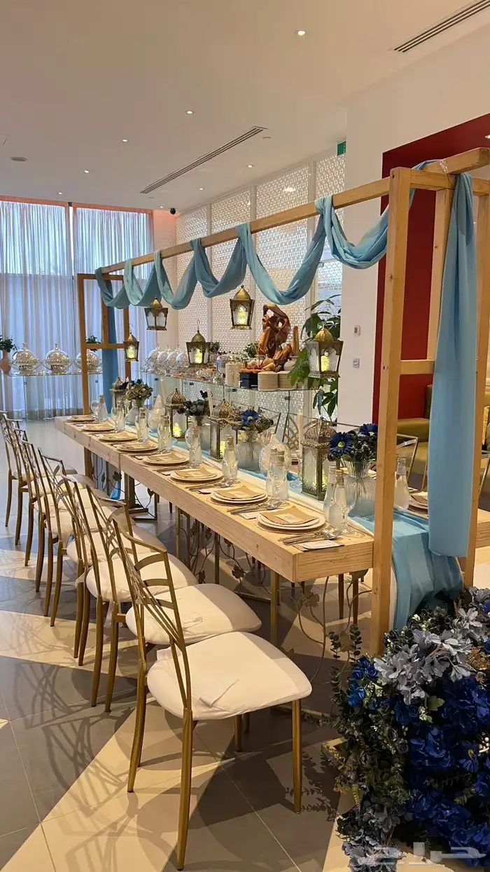 تنسيق طاولة طعام مع الكراسي وملحقاتها 0