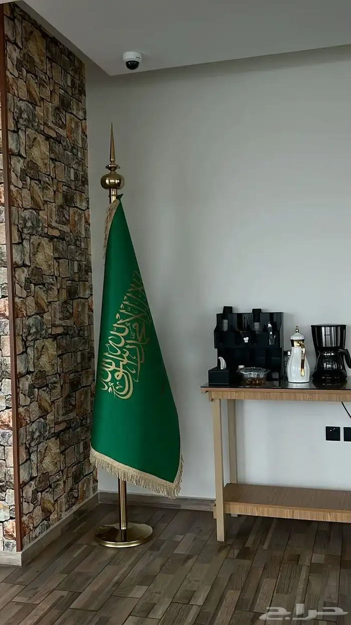 اعلام وسواري فاخرة 1