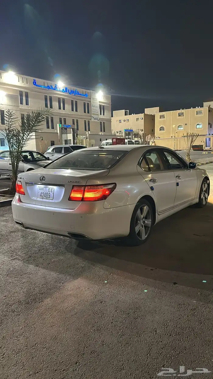 لكزس LSلوحات دبي 3