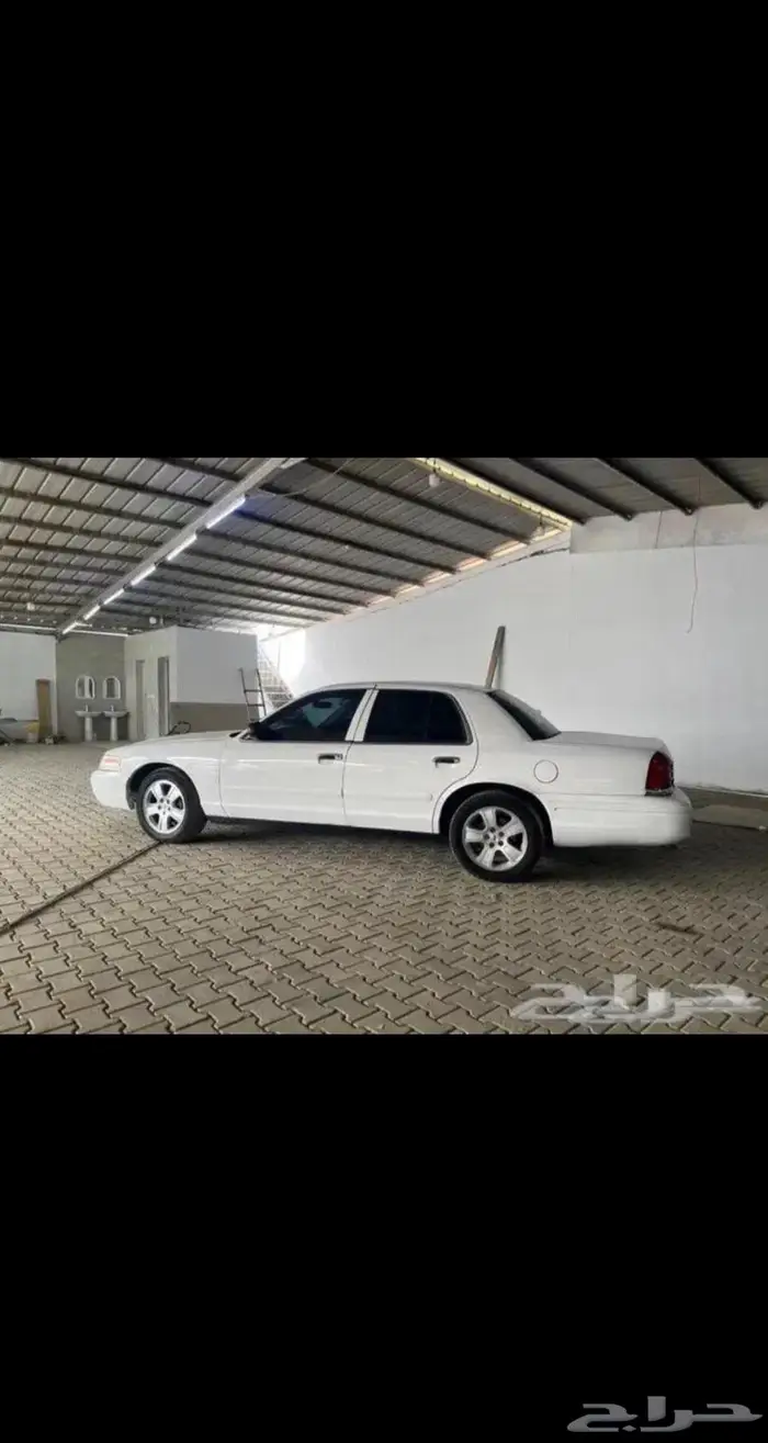 للبيع فورد 2003 بوليسي 4