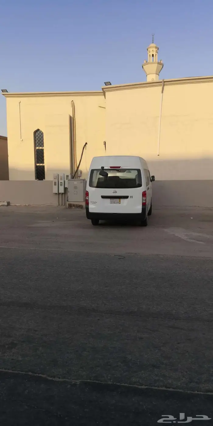 باص نيسان ديزل قير عادي سقف عالى نظيف ومفحوص 3