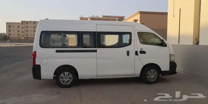 باص نيسان ديزل قير عادي سقف عالى نظيف ومفحوص 1