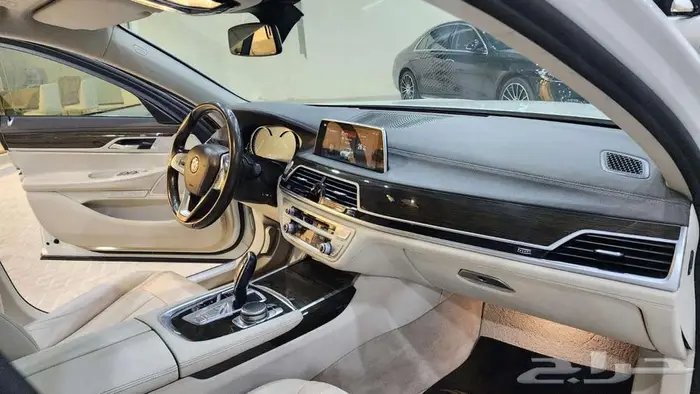 BMW 730 2018 ممشى قليل 16