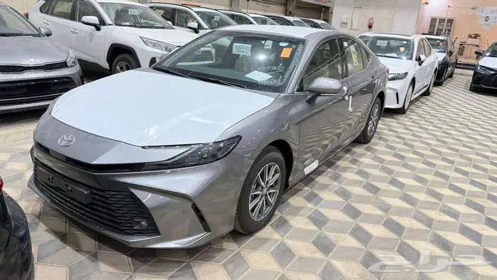 كامري اي بنزين رمادي 2025 2