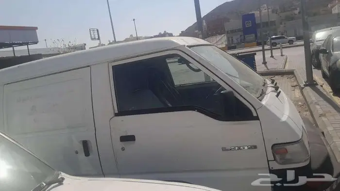 ميتسوبيشي باص بضاعة 2012 1
