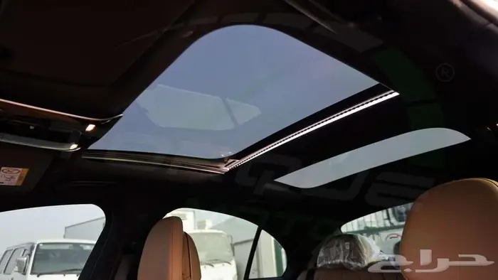 2025 MERCEDES-BENZ E 200 2.0L RWD اصفار مع ضمان 13