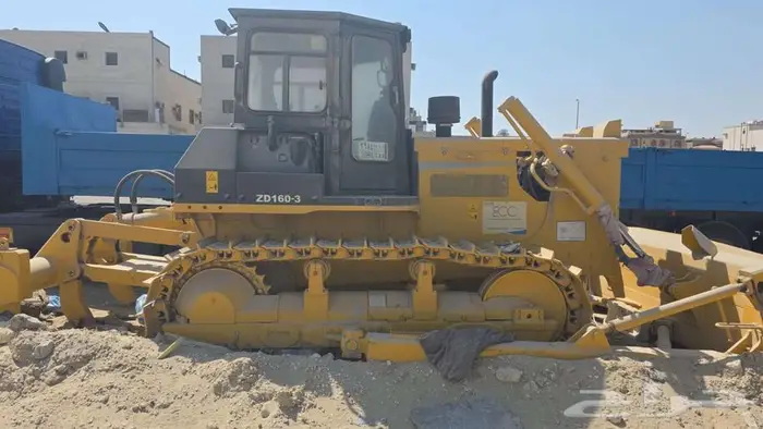 سواق بلدوزر يبحث عن عمل خبره 15سنه 0